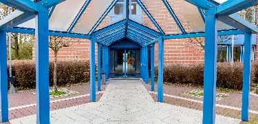 Fassade der Heilerziehungspflegeschule in Aschaffenburg Eingang der Heilerziehungspflegeschule in Aschaffenburg