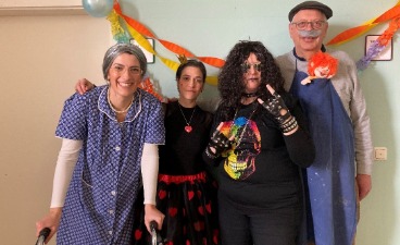 Verkleidete Personen am Unsinnigen Donnerstag