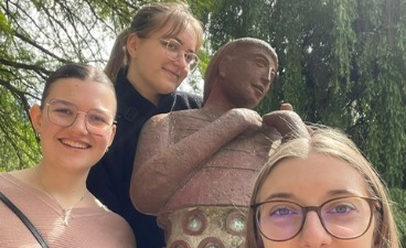 Schülerinnen beim Wandertag in Fürth