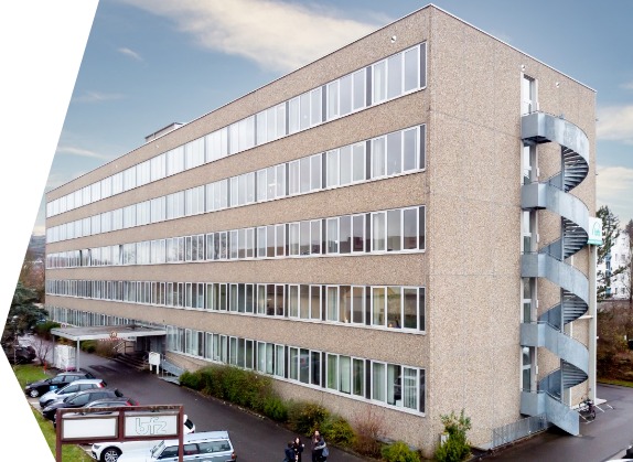 Außenansicht des bfz-Gebäudes in der Mergentheimer Str.180. in Würzburg-Heidingsfeld.